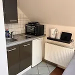 1,2,3 Apartment *