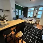 1,2,3 Apartment *